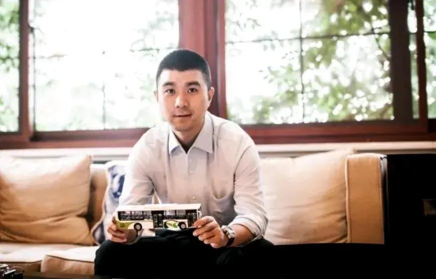 开云官网-卷走53亿！又一大佬带全家跑路，欠中国银行20亿，投资者血本无归