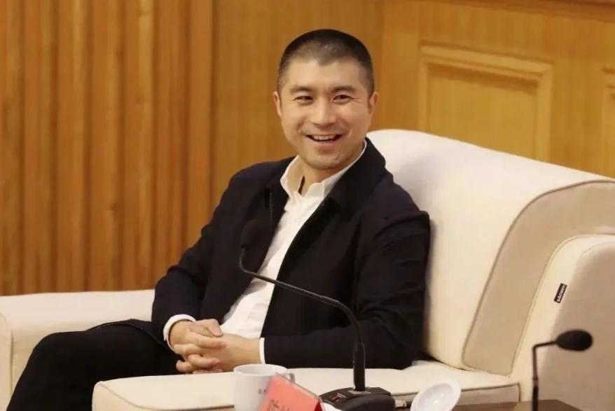 开云官网-卷走53亿！又一大佬带全家跑路，欠中国银行20亿，投资者血本无归