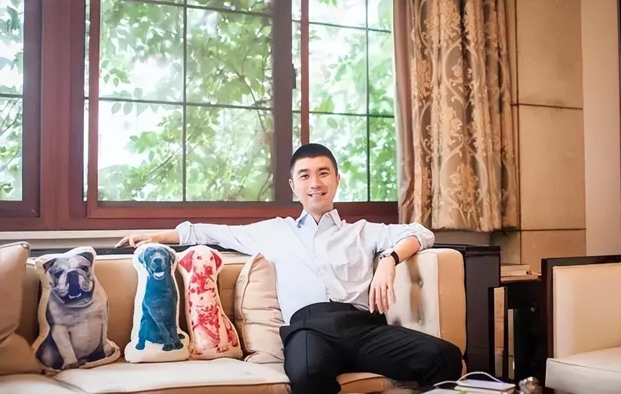 开云官网-卷走53亿！又一大佬带全家跑路，欠中国银行20亿，投资者血本无归