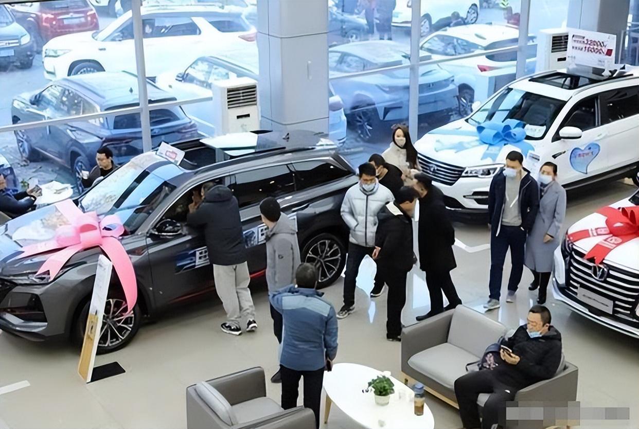 开云官网-卷走53亿！又一大佬带全家跑路，欠中国银行20亿，投资者血本无归