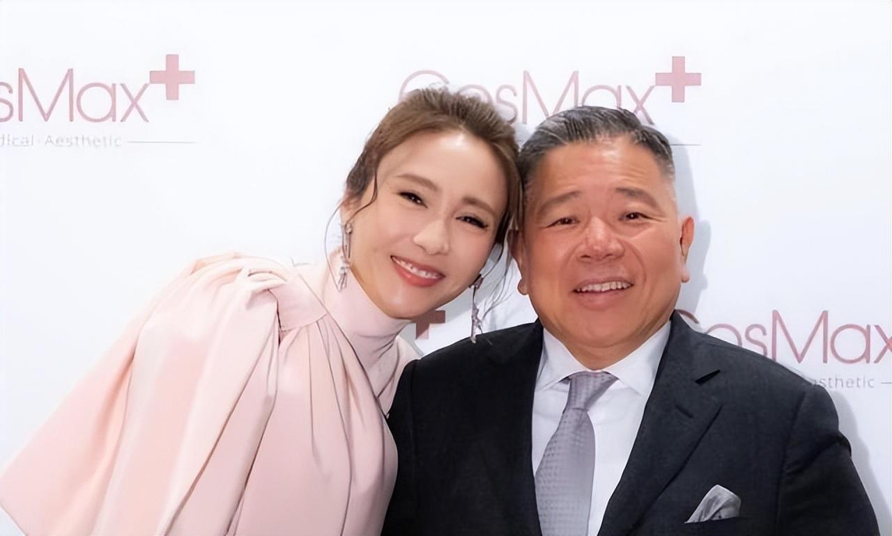 开云娱乐-黎姿太丰满了，真空穿紧身裙都兜不住好身材，我感慨富商真会选人